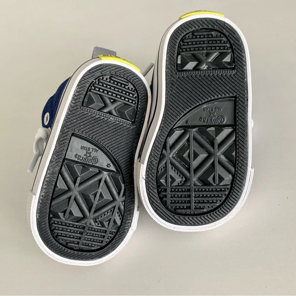 Converse NWOT All Star Infant Chuck Taylor Size 2